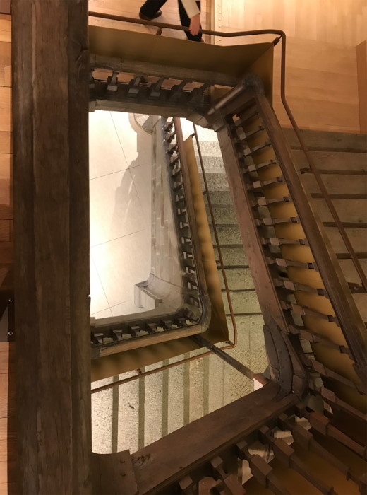 museevire-tecalverbrugge-escalier.jpg